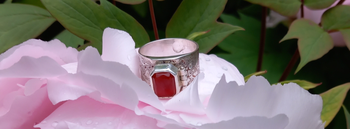 Mokume-gane-ring-pioenroos.jpg