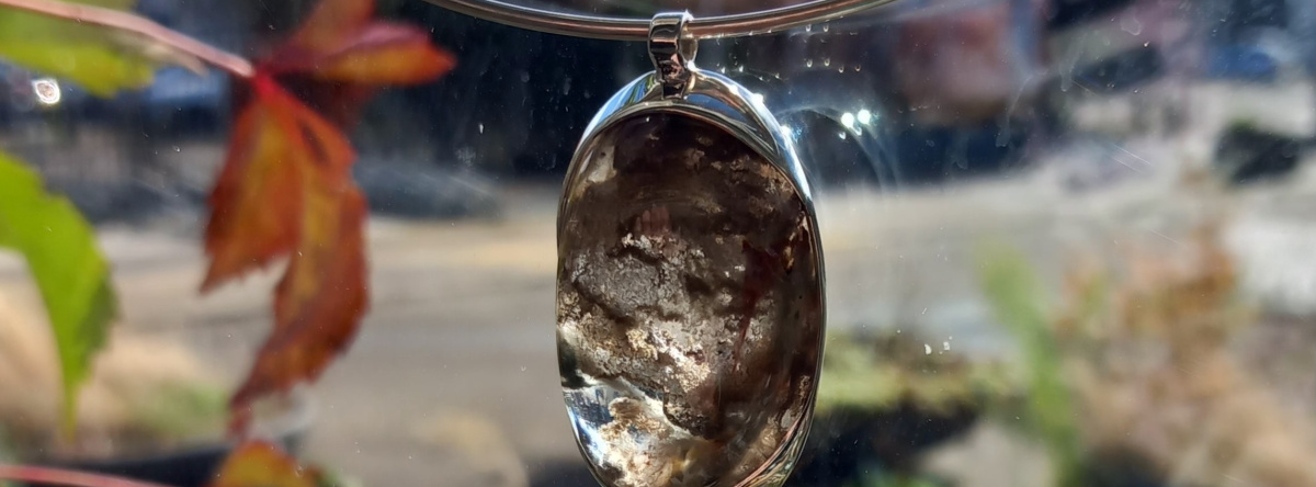 Silver-pendant-with-quartz.jpg