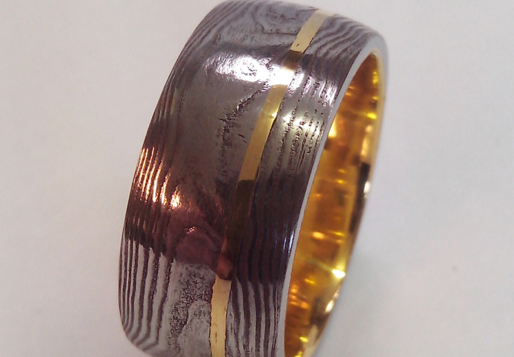 Damaststalen ring met 22kt.goud_..jpg