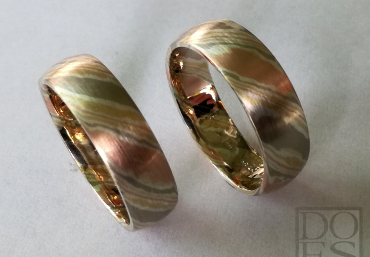 Mokume-gane-trouwringen-vierkleuren.jpg