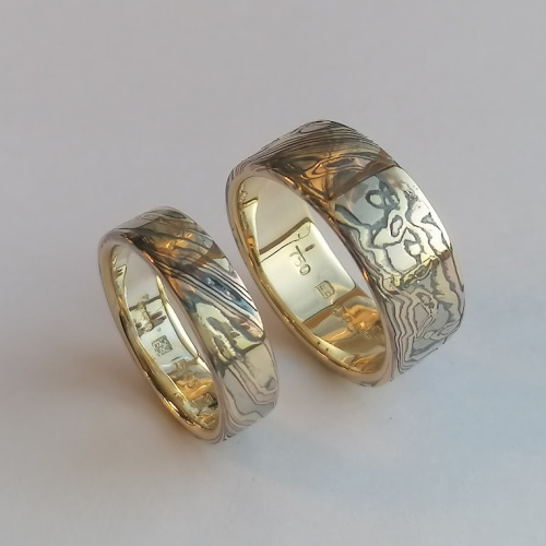 Mokume-gane-trouwringen-vierkleurig.jpg